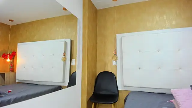 Snapshot of Milaspetite chatting on November 26, 12:44 am Milaspetite online show from November 26, 12:44 am