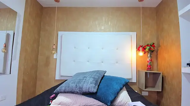 Milaspetite online show from March 27, 8:08 pm