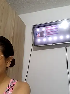 Snapshot of honeyblue_1 chatting on March 15, 3:07 am honeyblue 1 online show from March 15, 3:07 am