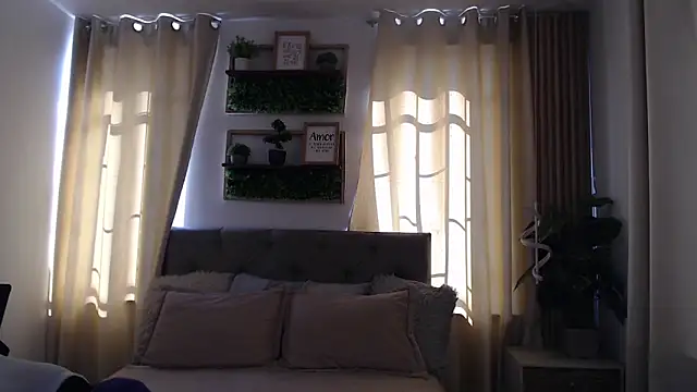 sasi luna online show from May 18, 1:28 pm
