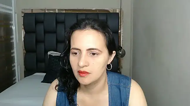 Snapshot of africa_holmes chatting on January 6, 12:46 pm africa holmes online show from January 6, 12:46 pm
