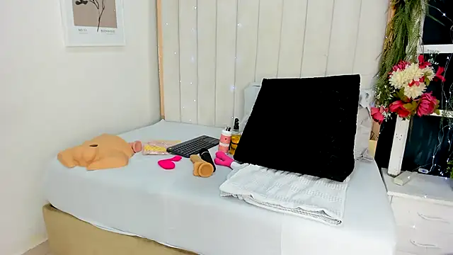 Snapshot of africa_holmes chatting on November 19, 2:44 am africa holmes online show from November 19, 2:44 am