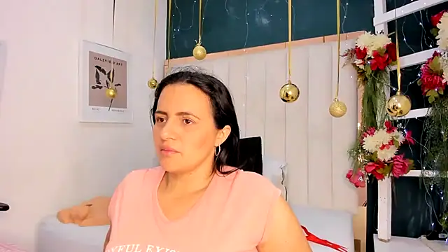 Snapshot of africa_holmes chatting on December 2, 2:17 am africa holmes online show from December 2, 2:17 am