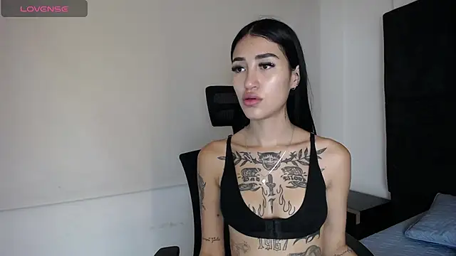 Snapshot of Cassie_howard_ chatting on December 24, 5:16 am Cassie howard online show from December 24, 5:16 am