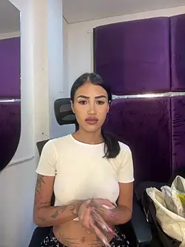 Snapshot of Cassie_howard_ chatting on February 18, 3:42 am Cassie howard online show from February 18, 3:42 am