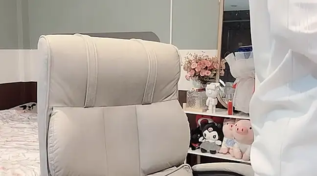 Snapshot of Eva-Public chatting on February 7, 3:41 pm Eva-Public online show from February 7, 3:41 pm