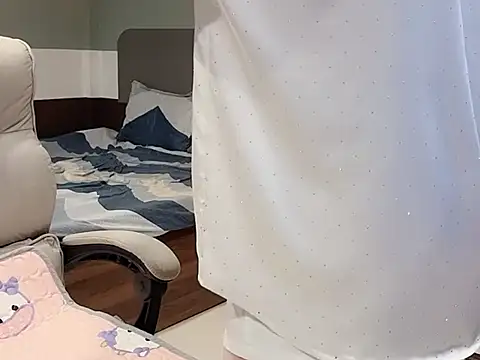 Snapshot of Eva-Public chatting on February 20, 7:12 am Eva-Public online show from February 20, 7:12 am