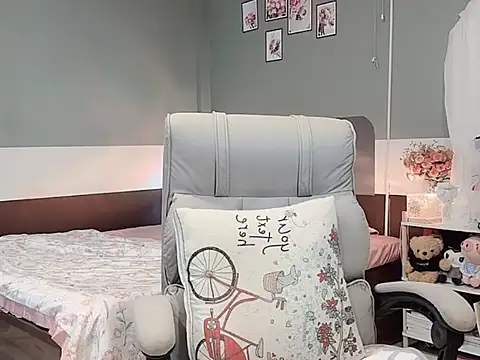 Snapshot of Eva-Public chatting on March 19, 4:47 am Eva-Public online show from March 19, 4:47 am