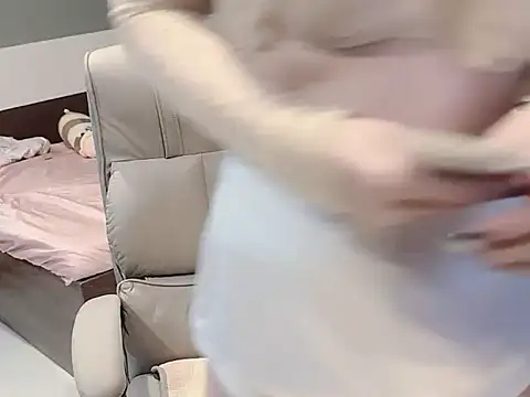 Snapshot of Eva-Public chatting on October 4, 3:43 pm Eva-Public online show from October 4, 3:43 pm