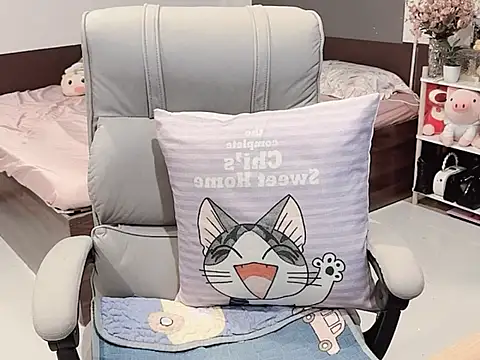 Snapshot of Eva-Public chatting on October 23, 8:13 am Eva-Public online show from October 23, 8:13 am