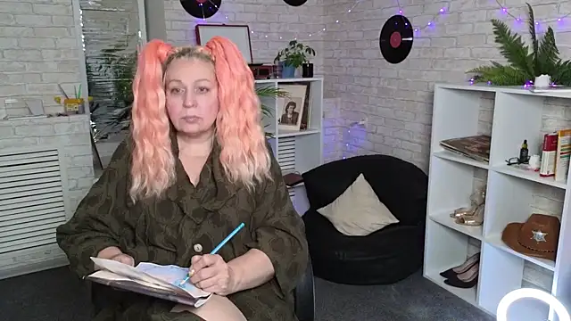 Penelope Pinky online show from December 19, 3:30 pm