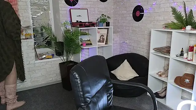 Penelope Pinky online show from December 19, 6:34 pm