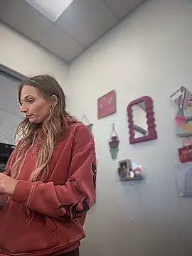 PrettiPluto online show from December 13, 7:53 pm