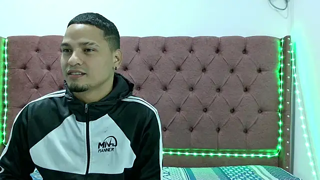 Snapshot of lau_hotfox chatting on February 15, 1:53 am lau hotfox online show from February 15, 1:53 am