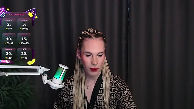 Snapshot of Cassie_Bae chatting on December 18, 7:47 am Cassie Bae online show from December 18, 7:47 am