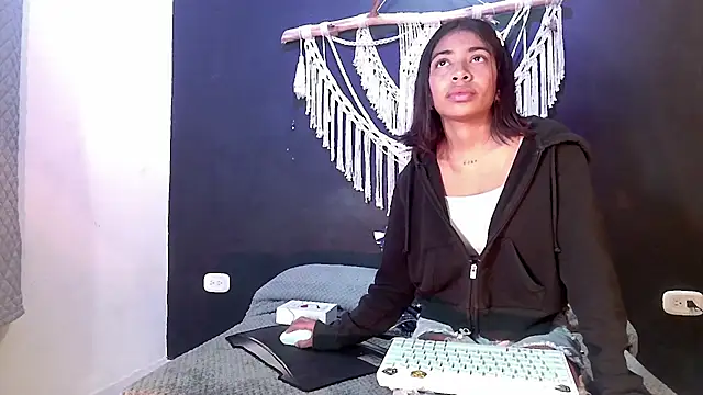 Snapshot of anais_tgn chatting on March 15, 6:43 pm anais tgn online show from March 15, 6:43 pm