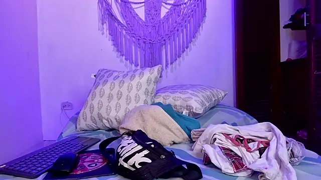 Snapshot of anais_tgn chatting on October 9, 10:24 am anais tgn online show from October 9, 10:24 am