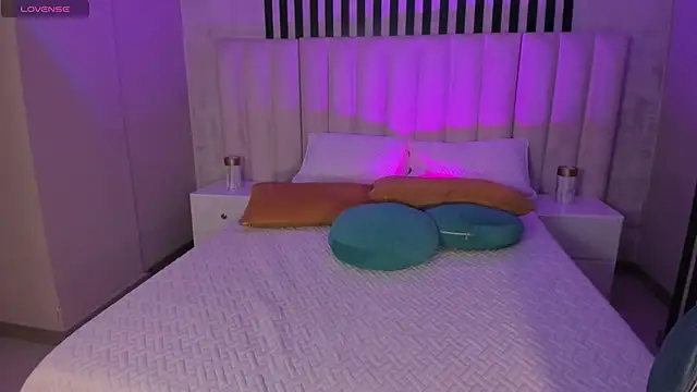 Snapshot of FernandaX1 chatting on October 24, 11:39 am FernandaX1 online show from October 24, 11:39 am