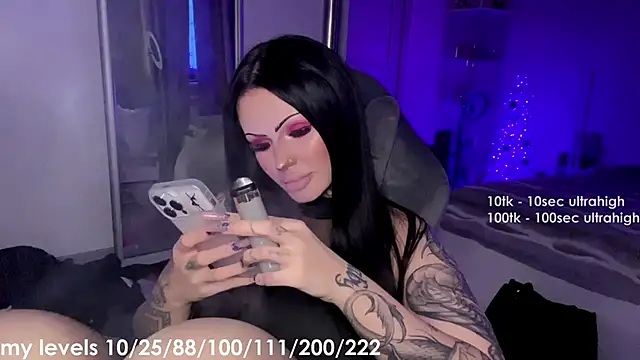  xxtina online show from January 6, 1:15 pm