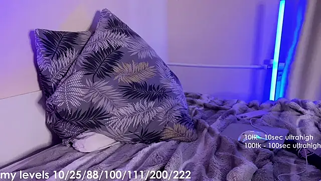 Snapshot of _xxtina chatting on February 22, 11:20 am xxtina online show from February 22, 11:20 am