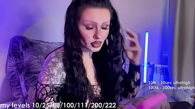 Snapshot of _xxtina chatting on March 11, 12:00 pm xxtina online show from March 11, 12:00 pm