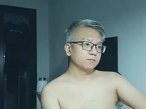 Snapshot of leoUSIR chatting on September 16, 3:24 pm leoUSIR online show from September 16, 3:24 pm