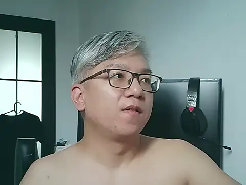 Snapshot of leoUSIR chatting on September 22, 6:26 am leoUSIR online show from September 22, 6:26 am