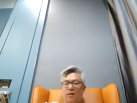 Snapshot of leoUSIR chatting on November 1, 4:20 pm leoUSIR online show from November 1, 4:20 pm