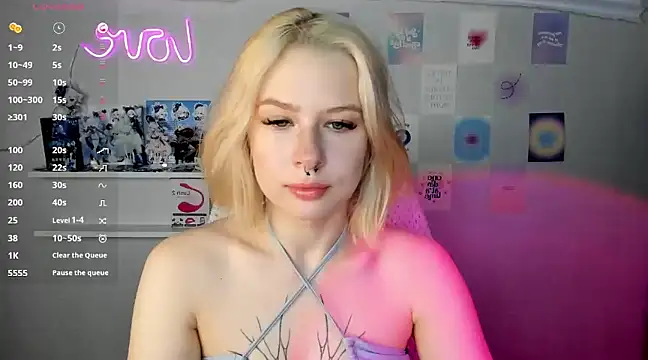 Snapshot of tender_kiitty chatting on January 2, 12:35 pm tender kiitty online show from January 2, 12:35 pm