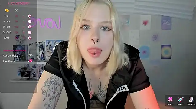 Snapshot of tender_kiitty chatting on January 18, 1:40 pm tender kiitty online show from January 18, 1:40 pm