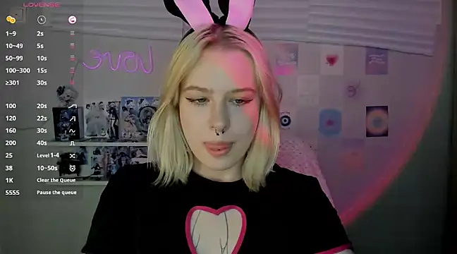 Snapshot of tender_kiitty chatting on January 25, 11:13 am tender kiitty online show from January 25, 11:13 am