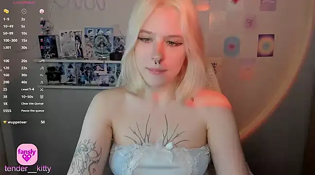 Snapshot of tender_kiitty chatting on February 8, 3:31 pm tender kiitty online show from February 8, 3:31 pm