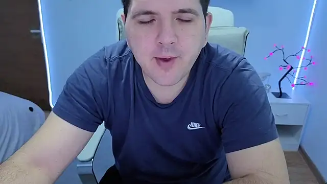 Snapshot of JasonJacks chatting on November 5, 3:28 am JasonJacks online show from November 5, 3:28 am