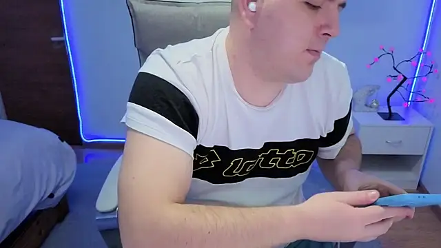 Snapshot of JasonJacks chatting on December 15, 5:34 am JasonJacks online show from December 15, 5:34 am