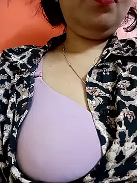 Snapshot of sunita-doll chatting on September 26, 1:42 am sunita-doll online show from September 26, 1:42 am