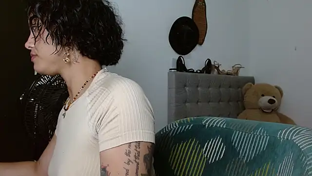 Snapshot of Sexy_Lia_ chatting on April 17, 11:30 pm Sexy Lia online show from April 17, 11:30 pm