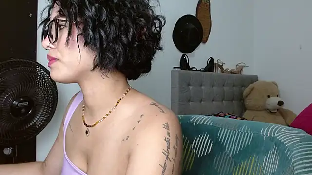 Snapshot of Sexy_Lia_ chatting on May 12, 12:19 am Sexy Lia online show from May 12, 12:19 am