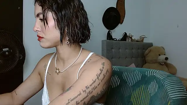 Snapshot of Sexy_Lia_ chatting on June 10, 1:50 am Sexy Lia online show from June 10, 1:50 am