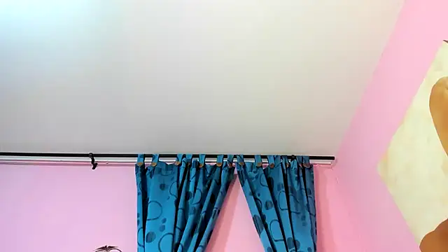 miss--flora online show from November 26, 2:07 pm