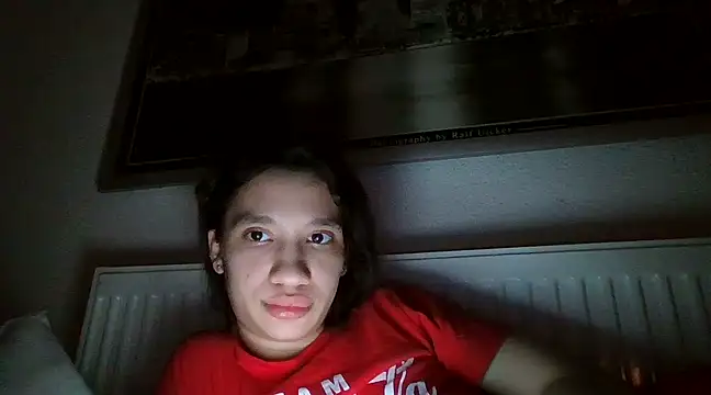 Snapshot of maiaandreea chatting on March 11, 12:44 am maiaandreea online show from March 11, 12:44 am