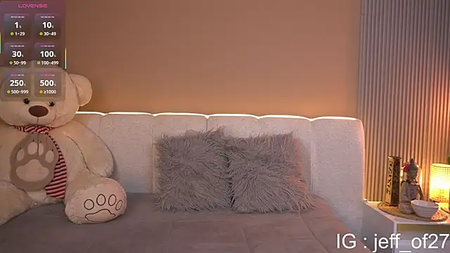 Snapshot of johanafox_ chatting on July 6, 11:07 am johanafox online show from July 6, 11:07 am