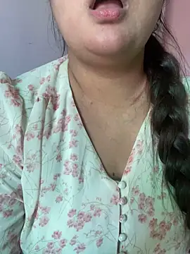 leylafleece online show from March 8, 9:17 am