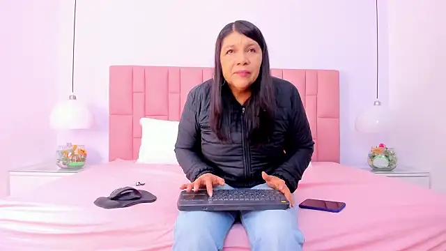 Snapshot of hotmature1 chatting on December 4, 11:41 am hotmature1 online show from December 4, 11:41 am