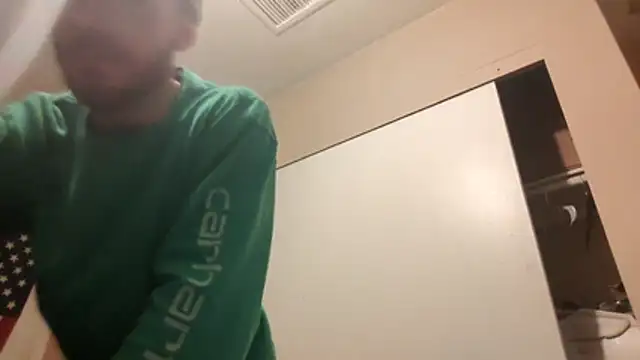 Snapshot of Huntzg23 chatting on December 14, 5:02 am Huntzg23 online show from December 14, 5:02 am