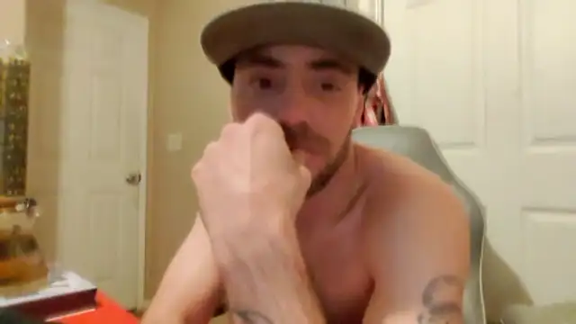 Snapshot of Huntzg23 chatting on March 5, 6:31 am Huntzg23 online show from March 5, 6:31 am