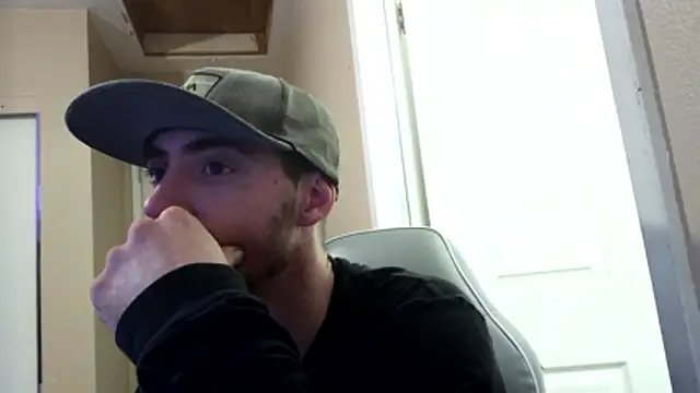 Snapshot of Huntzg23 chatting on March 16, 6:01 pm Huntzg23 online show from March 16, 6:01 pm