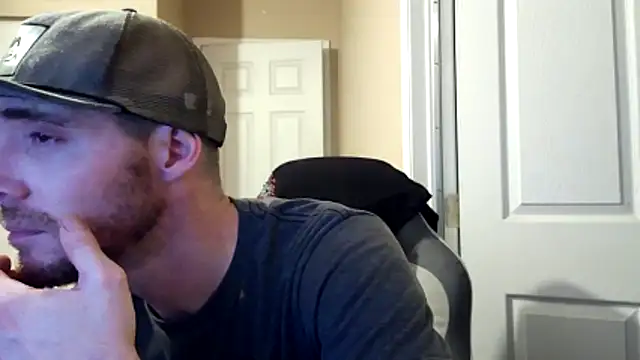 Snapshot of Huntzg23 chatting on March 19, 4:49 am Huntzg23 online show from March 19, 4:49 am