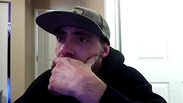 Snapshot of Huntzg23 chatting on March 20, 4:23 pm Huntzg23 online show from March 20, 4:23 pm