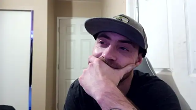 Snapshot of Huntzg23 chatting on March 24, 5:34 am Huntzg23 online show from March 24, 5:34 am