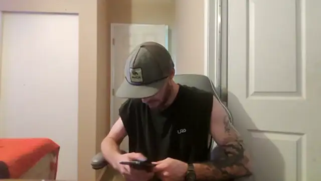 Snapshot of Huntzg23 chatting on March 25, 10:49 pm Huntzg23 online show from March 25, 10:49 pm